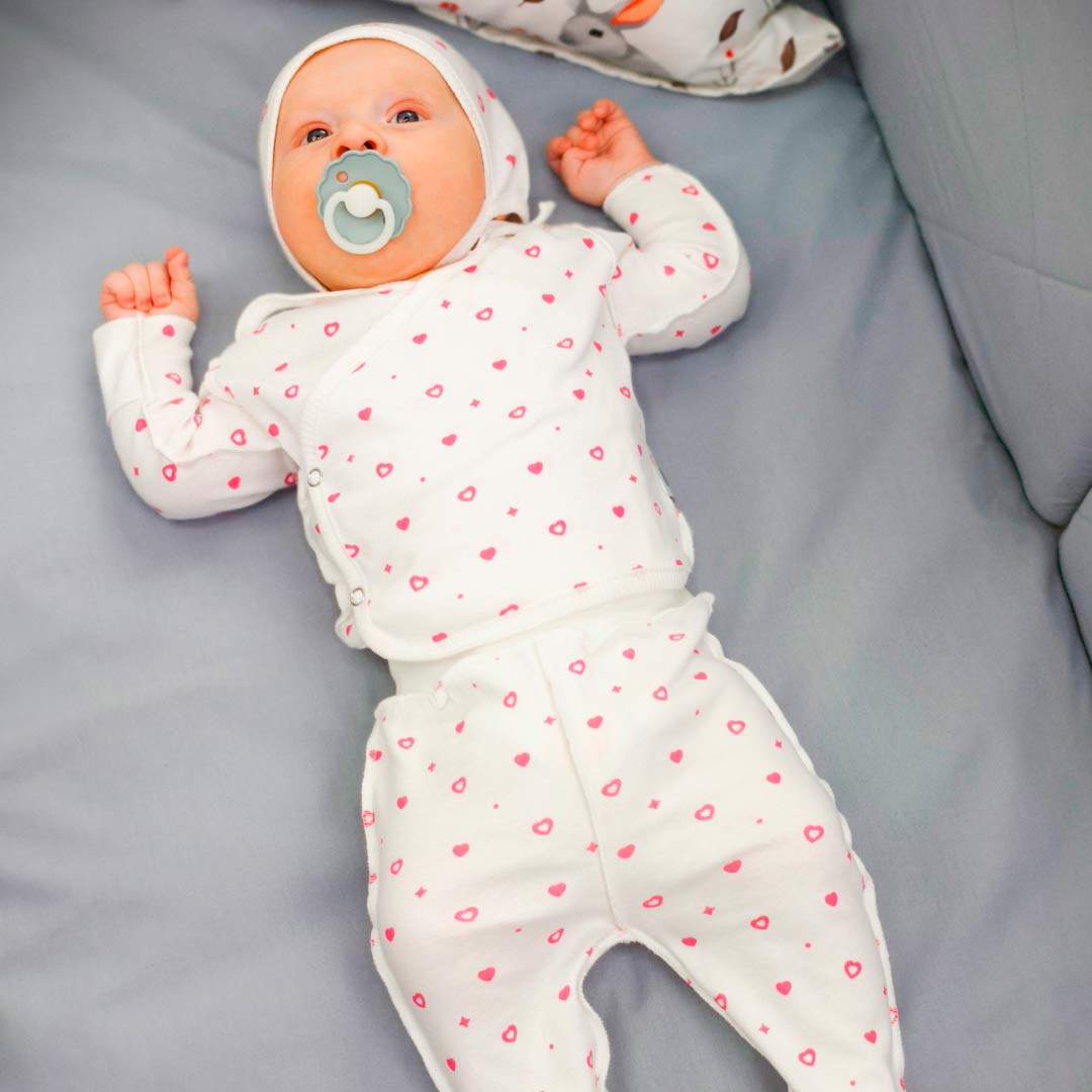 f3ccdd27d2000e3f9255a7e3e2c48800_062524112131.jpeg Комплект 3ка babycare Сердечки распашонка + ползунки + чепчик 1