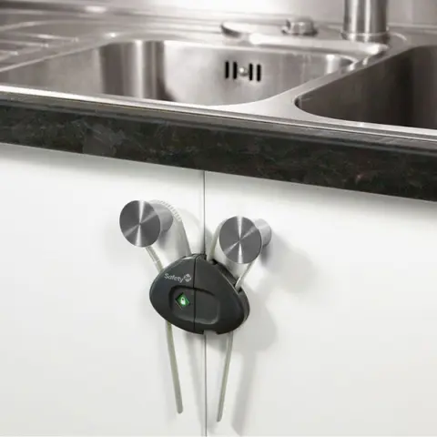 Фото Блокиратор открывания распашных дверей Safety Handle Flex