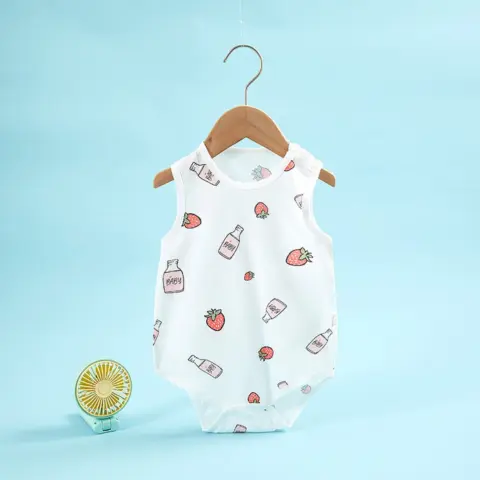 Фото Боди муслиновый Клубничка Baby Белый