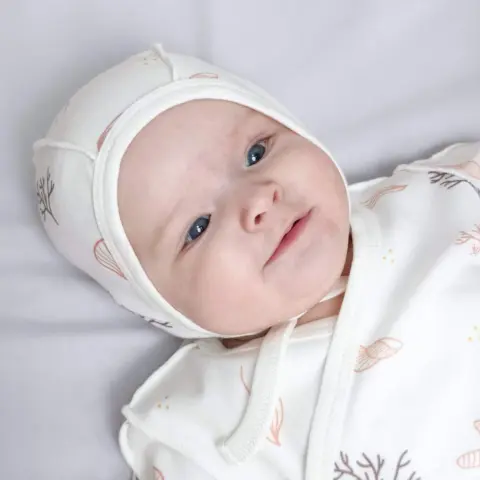 Фото Чепчик Я родился морская звезда Белый