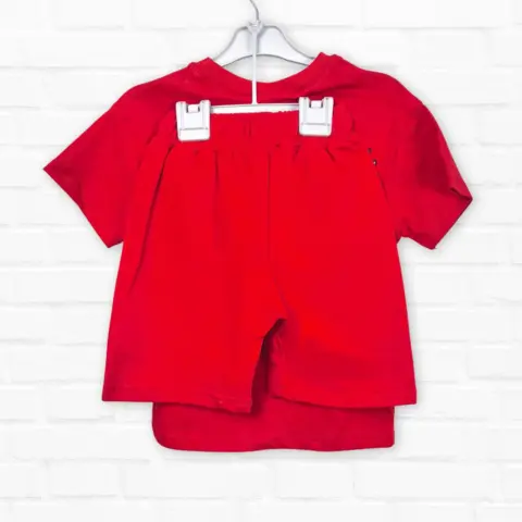 Фото Комплект 2ка ZARA Disney Mickey Mouse & Friends футболка + шорты Красный