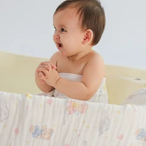 Фото Муслиновая пеленка полотенце с салфеткой Baby bathtowel Мишки в облаках