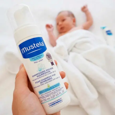 Фото Пенка-шампунь Mustela успокаивает кожу головы 150 мл