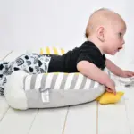Подушка для занятий Nuby мечтательное облако и звезда 0+ мес