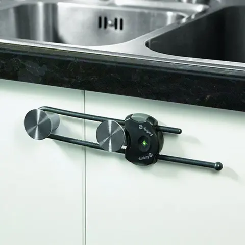 Фото Safety Блокирующее устройство для створчатых дверей Cabinet Slide Lock