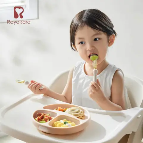 Фото Тарелочка на присоске Royalcare с разделениями Бежевый 6+ мес